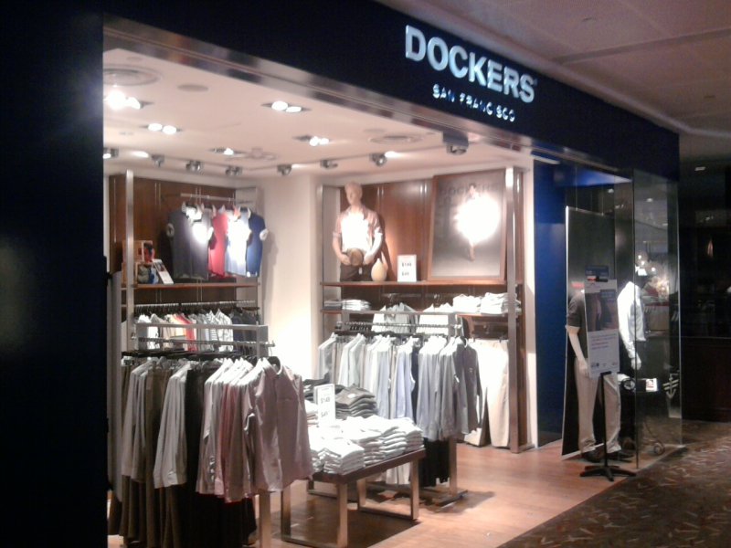  «  »    «Dockers».